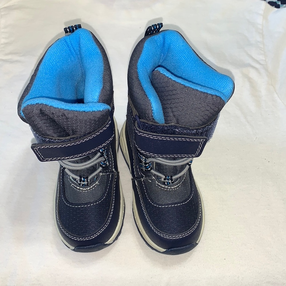 Carter’s Snow boots for Toddler (Unisex) Size 7